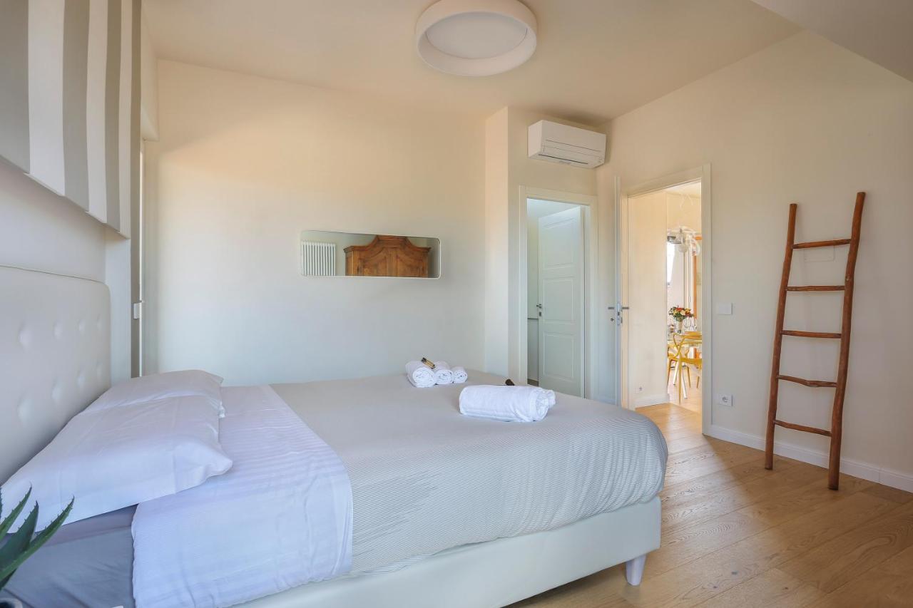 Penthouse With Big Terrace In Oltrarno Apartment Florence Ngoại thất bức ảnh